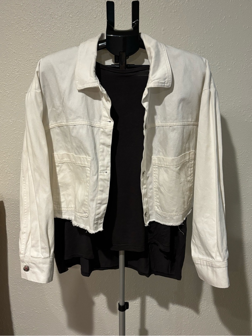 Divided White Cropped Denim Jacket with Raw Hem